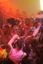 Watch Weekender Gomovies