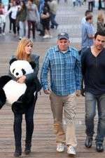 Watch Welcome to the Family Gomovies